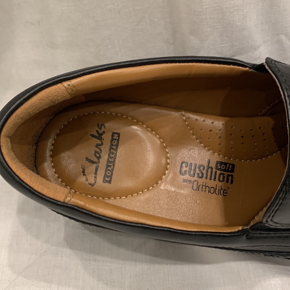 Clarks Ortholite Black Leather Loafer - Picture 2 of 8